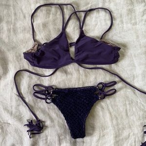 Acacia Okinawa Top & Molokini Bottom in BlackBerry